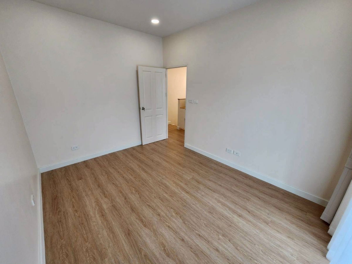 picture Beautiful Townhome for Sale the Villa Rattanathibet Tha-It, 3 Bedrooms | 2 Bathrooms | Newly Renovated | Ready to Move In price 2.59mb - 14/18