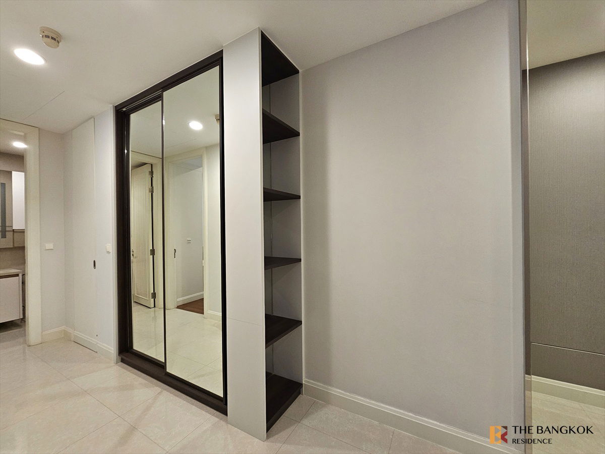 picture  Q Langsuan 💖 Well-Decorated Unit in Prime Location 💎 Near BTS Chidlom  - 8/11