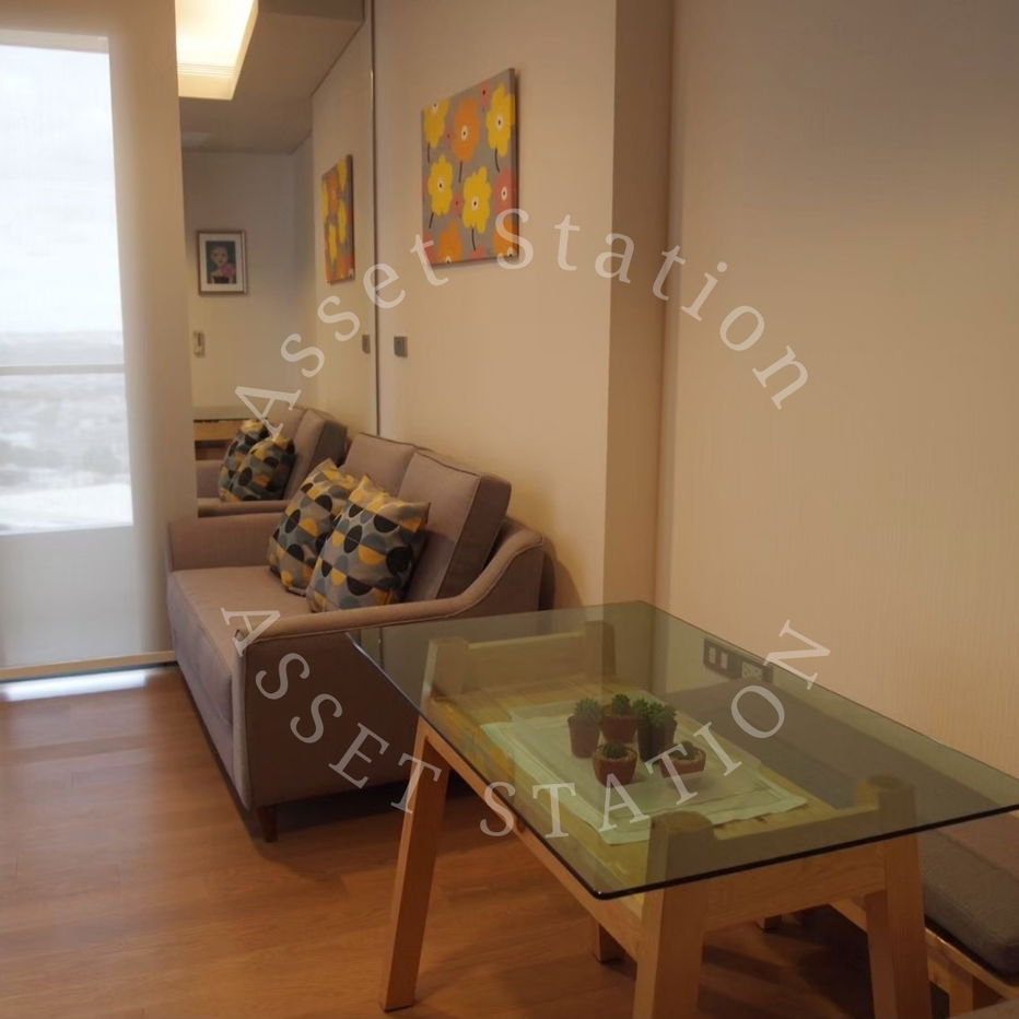 picture 🚈🏢 Condo in the heart of Sukhumvit, Lumpini 24 - Live simply ✨ Just one step to everything 🛍️💎 - 2/8
