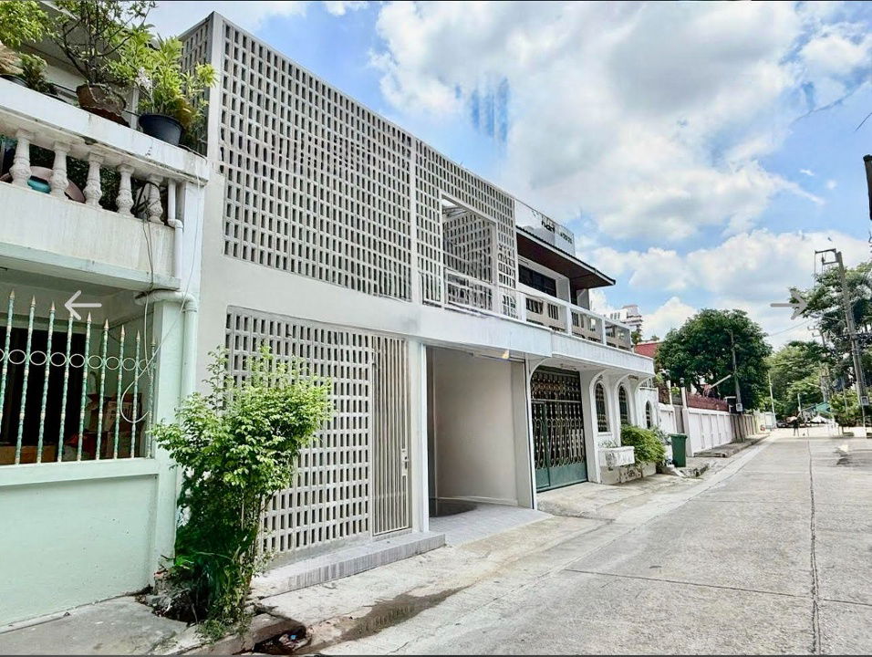 รูป code : C102 ให้เช่าทาวน์เฮ้าส์ หมู่บ้านนางลิ้นจี่ (Nang Linchee Townhouse) | ใกล้เซ็นทรัลพระราม 3 เหมาะอยู่อาศัยหรือโฮมออฟฟิศ - รูปที่ 1/14