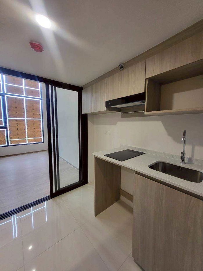 picture  Special price 🏢 High-ceiling condo, stunning view, upper floor - 7/22