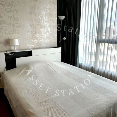 Condos for rent Phrom Phong : 🚈🏢 Condo in the heart of Sukhumvit, Lumpini 24 - Live simply ✨ Just one step to everything 🛍️💎