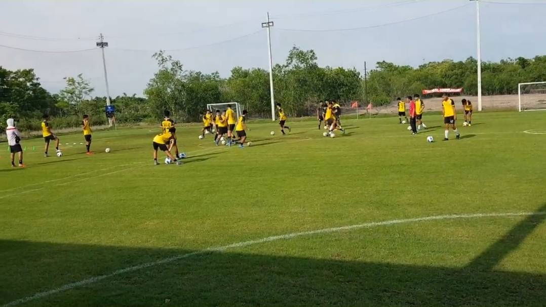 รูป ขายธุรกิจสนามฟุตบอลคลองหกหลังมหาวิทยาลัยราชมงคลธัญบุรี สนามหญ้าจริง  2 ไร่ 2 งาน ขาย 7.5ล้าน  - รูปที่ 11/19