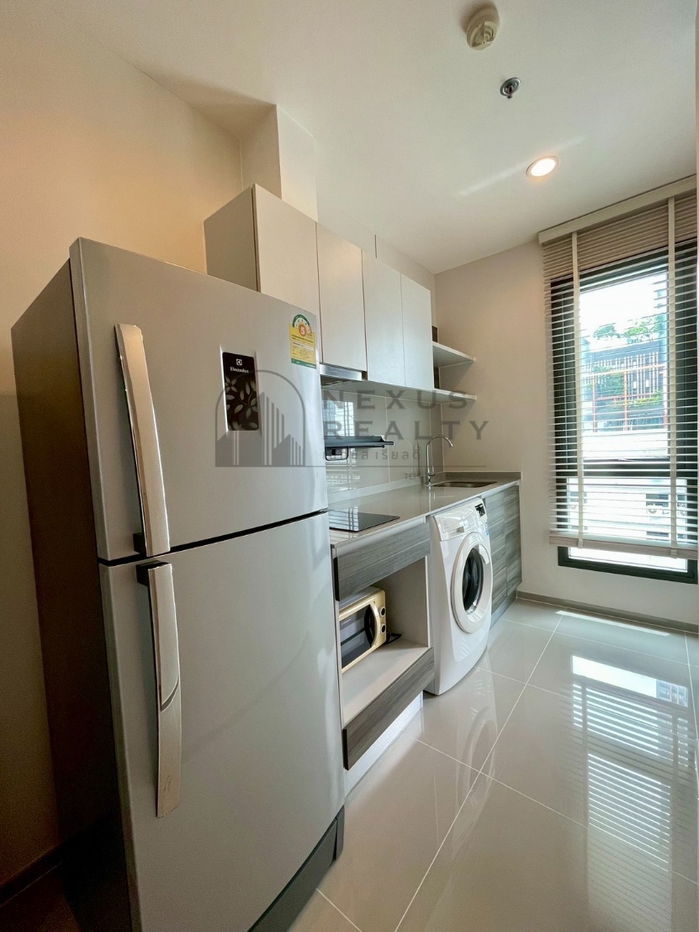 picture 🔥🔥Ready to move in!! Big Discount!! Newly Renovated, Super Fresh Room!! Hurry before it’s gone!! Beautiful unit full appliances!! Prime Location - 7/10