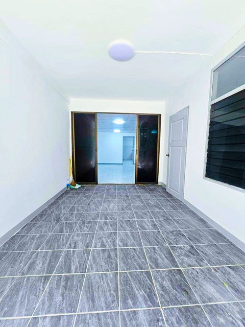 picture MRT HuaiKhwang 745m. 2-story townhouse for rent renovated Once every 3-6 years 19sq.wa. 149sq.m. 28 - 7/8