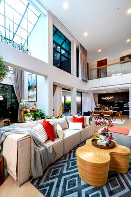 Houses for sale BTS Phra Khanong : ♦ Pool Villa ♦ 3-storey detached house with swimming pool | Land size 121.00 sq.w. Usable area 736.00 sq.m. | 4 Beds 5 Baths | Near BTS Phra Khanong