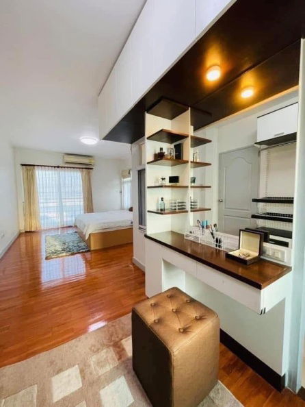 รูป U1368 ให้เช่าบ้านเดี่ยว 2 ชั้น หมู่บ้านถาพร ถนนหทัยราษฎร์ บ้านพร้อมเฟอร์ตามรูป ติดทางเข้าตลาดมารวย ทำเลดีเดินทางสะดวกเข้าออกได้หลายทาง - รูปที่ 5/10