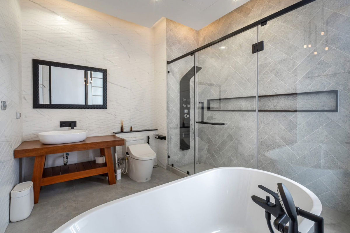 picture ♦ Pool Villa ♦ 3-storey detached house with swimming pool | Land size 121.00 sq.w. Usable area 736.00 sq.m. | 4 Beds 5 Baths | Near BTS Phra Khanong - 14/21