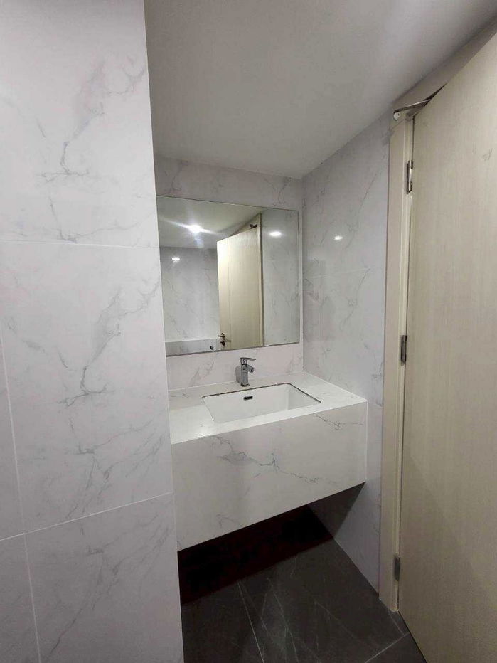 picture  Special price 🏢 High-ceiling condo, stunning view, upper floor - 8/22