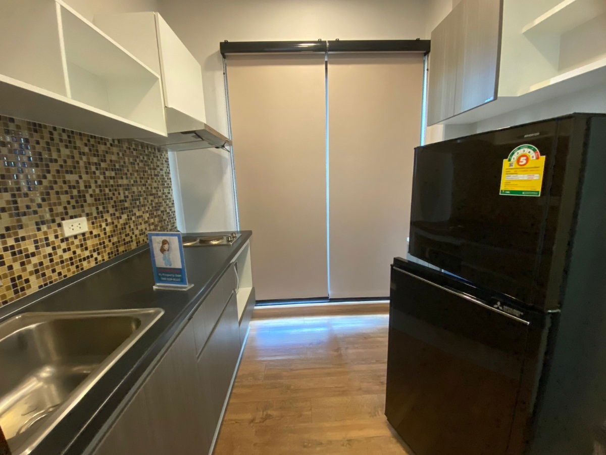 picture 1 bedroom, Madrid building, cheap price, only 9,000 baht, 5th floor, fully furnished, can cook, very good value/have a real room to see - 10/23