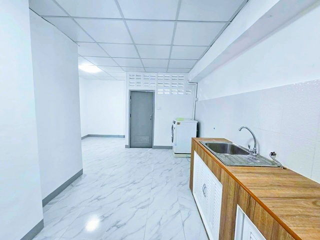 picture MRT HuaiKhwang 745m. 2-story townhouse for rent renovated Once every 3-6 years 19sq.wa. 149sq.m. 28 - 3/8