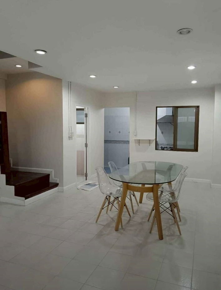 รูป 🏡✨ ให้เช่า ทาวน์เฮ้าส์ 3 ชั้น “บ้านกลางเมือง” พระราม 9 ✨ ใกล้ The Nine เพียง 500 ม. 3 ห้องนอน 3 ห้องน้ำ - รูปที่ 5/15