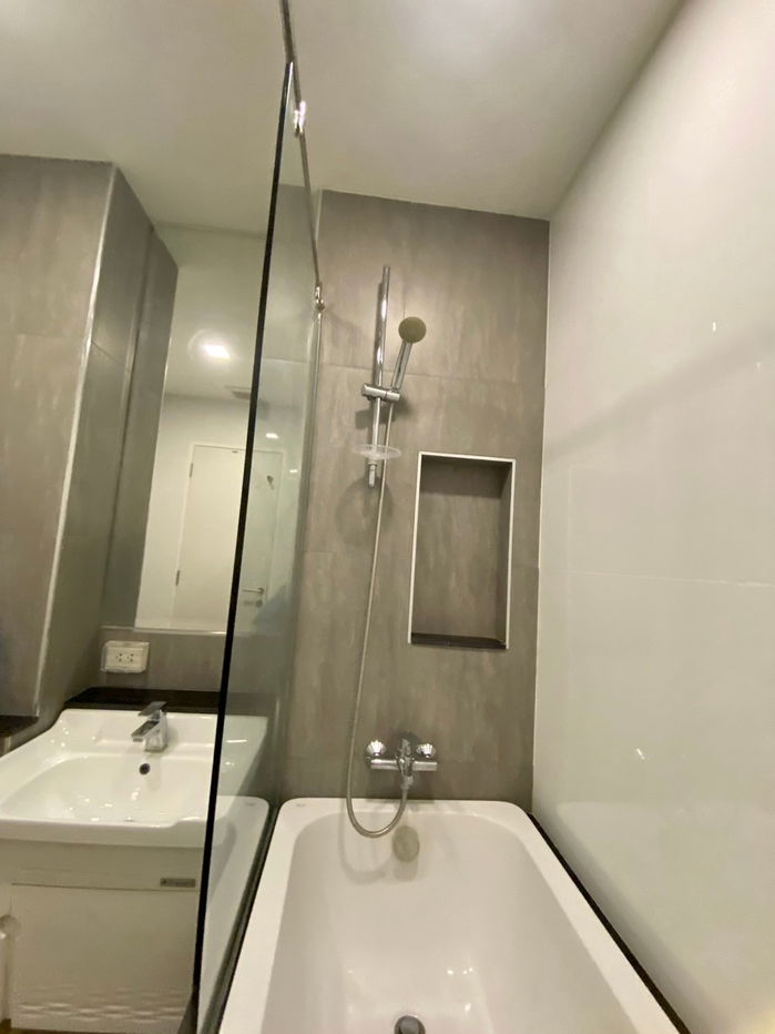 picture 1 bedroom, Madrid building, cheap price, only 9,000 baht, 5th floor, fully furnished, can cook, very good value/have a real room to see - 14/23
