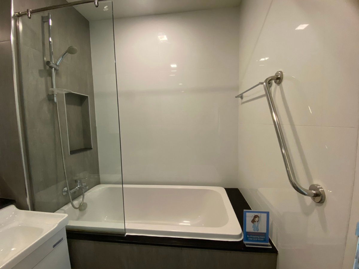 picture 1 bedroom, Madrid building, cheap price, only 9,000 baht, 5th floor, fully furnished, can cook, very good value/have a real room to see - 15/23