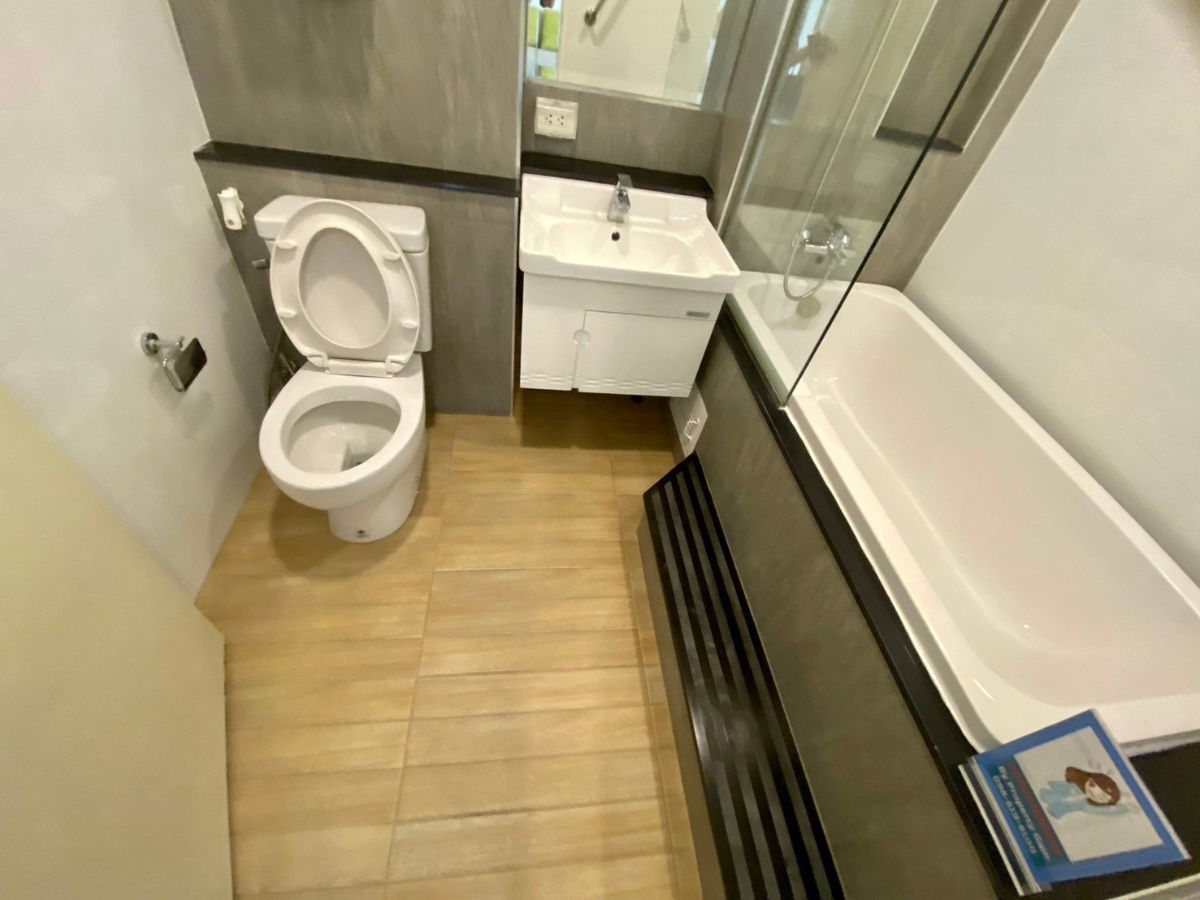 picture 1 bedroom, Madrid building, cheap price, only 9,000 baht, 5th floor, fully furnished, can cook, very good value/have a real room to see - 16/23