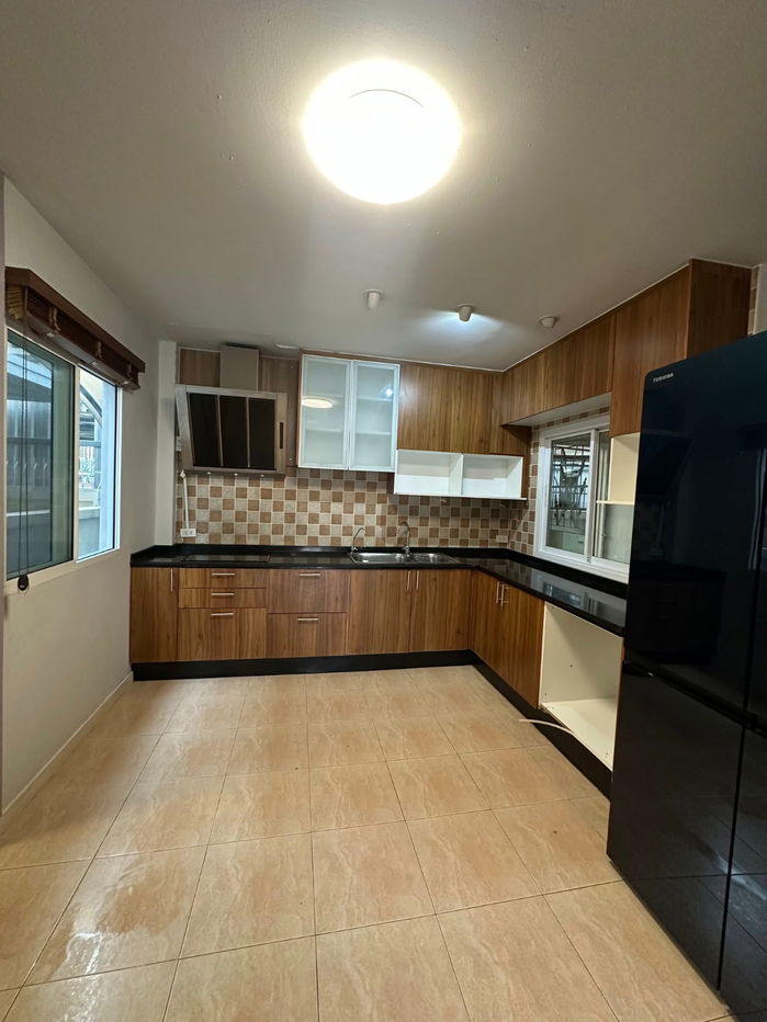 picture 2-storey detached house for rent, 3 bedrooms | 3 bathrooms | 4 parking spaces, Ratchada - Lat Phrao - Wang Hin - Chok Chai 4 area - 6/8