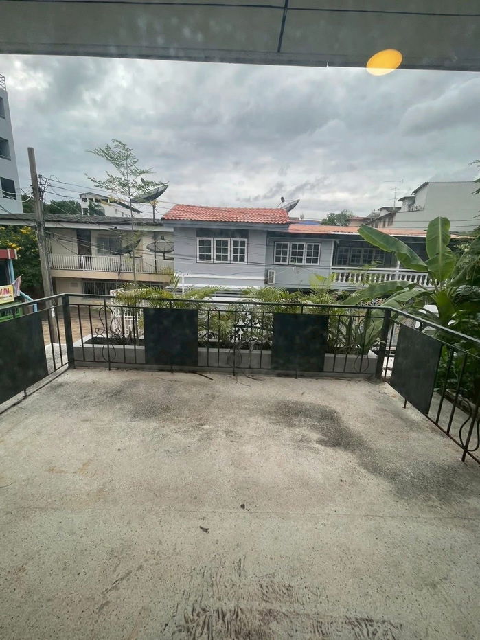 รูป 🏠 เช่า ให้เช่า บ้านเดี่ยว ปรีดีพนมยงค์ 42 (Pridi Banomyong 42) บ้านใหญ่ 4 ห้องนอน แต่งต่อสวย พร้อมอยู่ สนใจ Line ID : @951qfbfi - รูปที่ 10/10