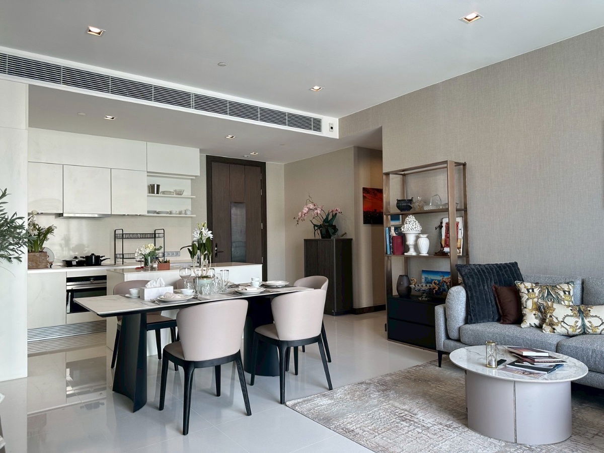 picture ✨Live a luxurious life at Q1 Sukhumvit, a luxury condo next to BTS Nana. 🚆 Relax on every journey. 🏙️ - 8/13