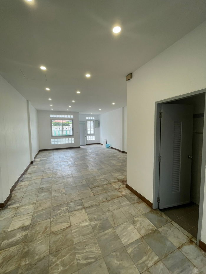 รูป 🏡 ทาวน์โฮมให้เช่า พหลโยธิน 24 3 ชั้น ใกล้ BTS ห้าแยกลาดพร้าว และ MRT พหลโยธิน สนใจ Line ID : @951qfbfi - รูปที่ 2/9
