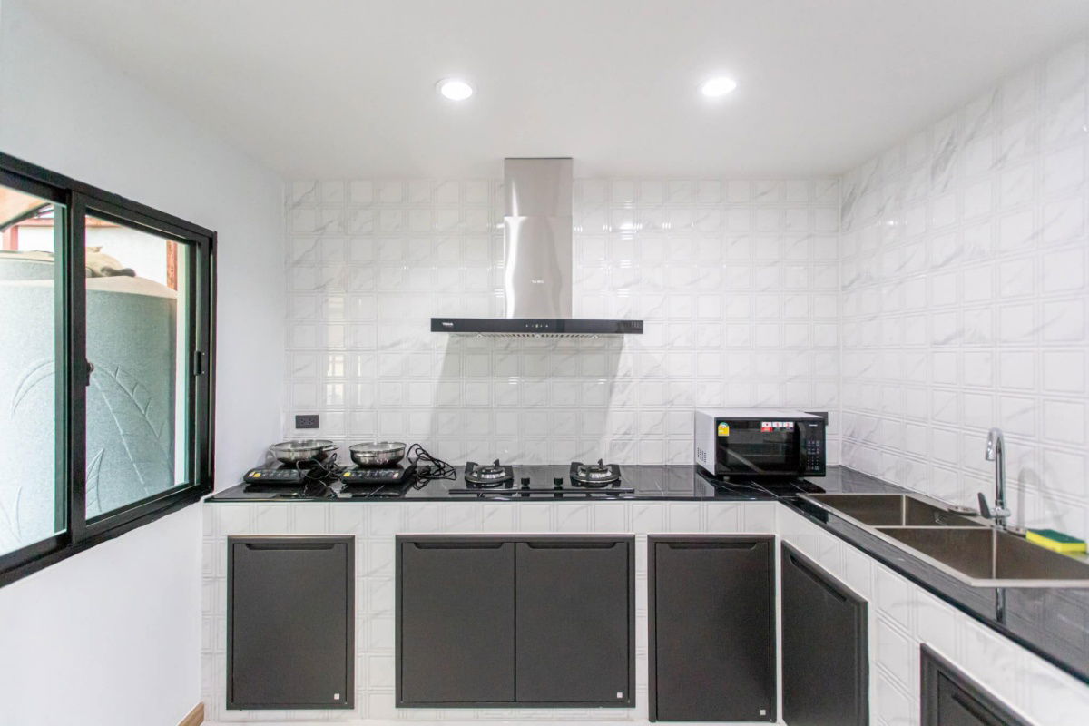 picture 🏡 Luxury pool villa for rent in Huai Khwang, 5 bedrooms with private pool. Interested? Line ID: @951qfbfi - 9/32