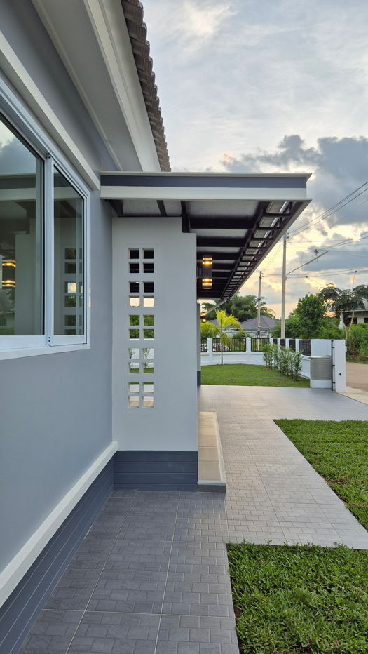 รูป บ้านเดี่ยว หลังใหญ่ พื้นที่เยอะ ใกล้เมือง เดินทางสะดวก พร้อมเข้าอยู่ 97.4 ตรว. เพียง 2.99 ล้าน! - รูปที่ 2/30