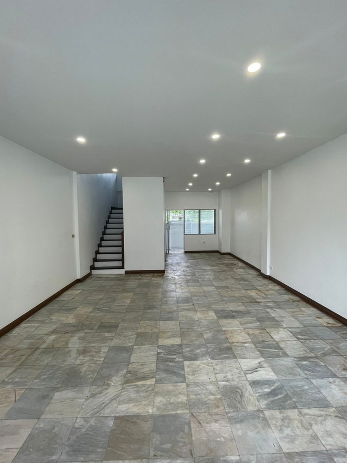 รูป 🏡 ทาวน์โฮมให้เช่า พหลโยธิน 24 3 ชั้น ใกล้ BTS ห้าแยกลาดพร้าว และ MRT พหลโยธิน สนใจ Line ID : @951qfbfi - รูปที่ 3/9