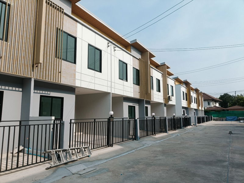 ขายทาวน์โฮม : แอท ไนซ์ เทพรักษ์–วัชรพล 9 ทาวน์โฮมทำเลดี ใกล้ทางด่วนและรถไฟฟ้า