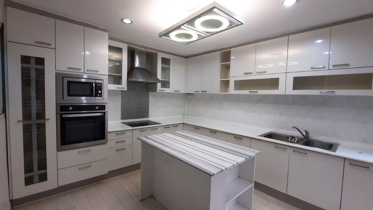 รูป ให้เช่า ทาวน์เฮ้าส์  4 ชั้น ม.วราธรวิลล์ พัฒนาการ 44  :  5 ห้องนอน 4 ห้องน้ำ Walk-in Closet  ใกล้ทองหล่อ ใกล้ทางด่วน&มอเตอร์เวย์ [251207] - รูปที่ 4/20