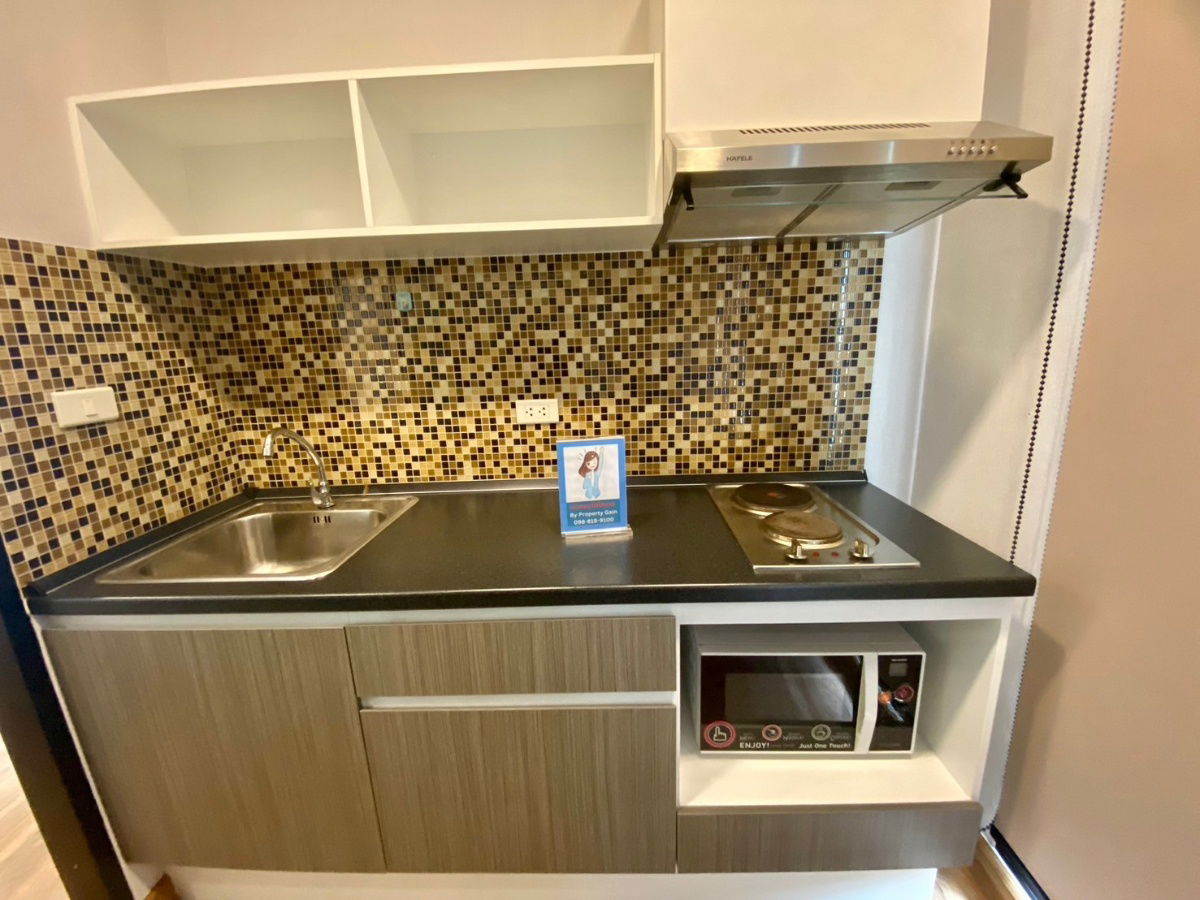picture 1 bedroom, Madrid building, cheap price, only 9,000 baht, 5th floor, fully furnished, can cook, very good value/have a real room to see - 9/23