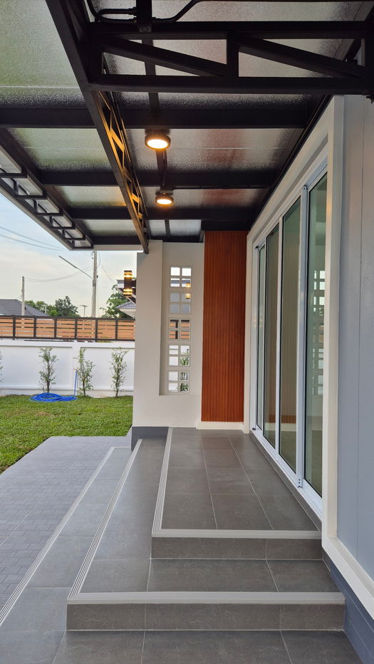 รูป บ้านเดี่ยว หลังใหญ่ พื้นที่เยอะ ใกล้เมือง เดินทางสะดวก พร้อมเข้าอยู่ 97.4 ตรว. เพียง 2.99 ล้าน! - รูปที่ 3/30