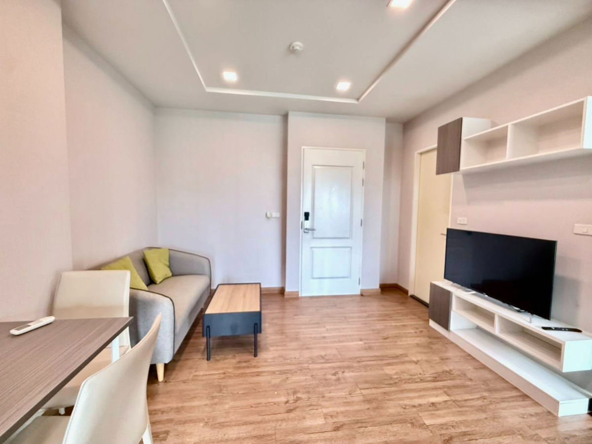 picture 1 bedroom, Madrid building, cheap price, only 9,000 baht, 5th floor, fully furnished, can cook, very good value/have a real room to see - 2/23