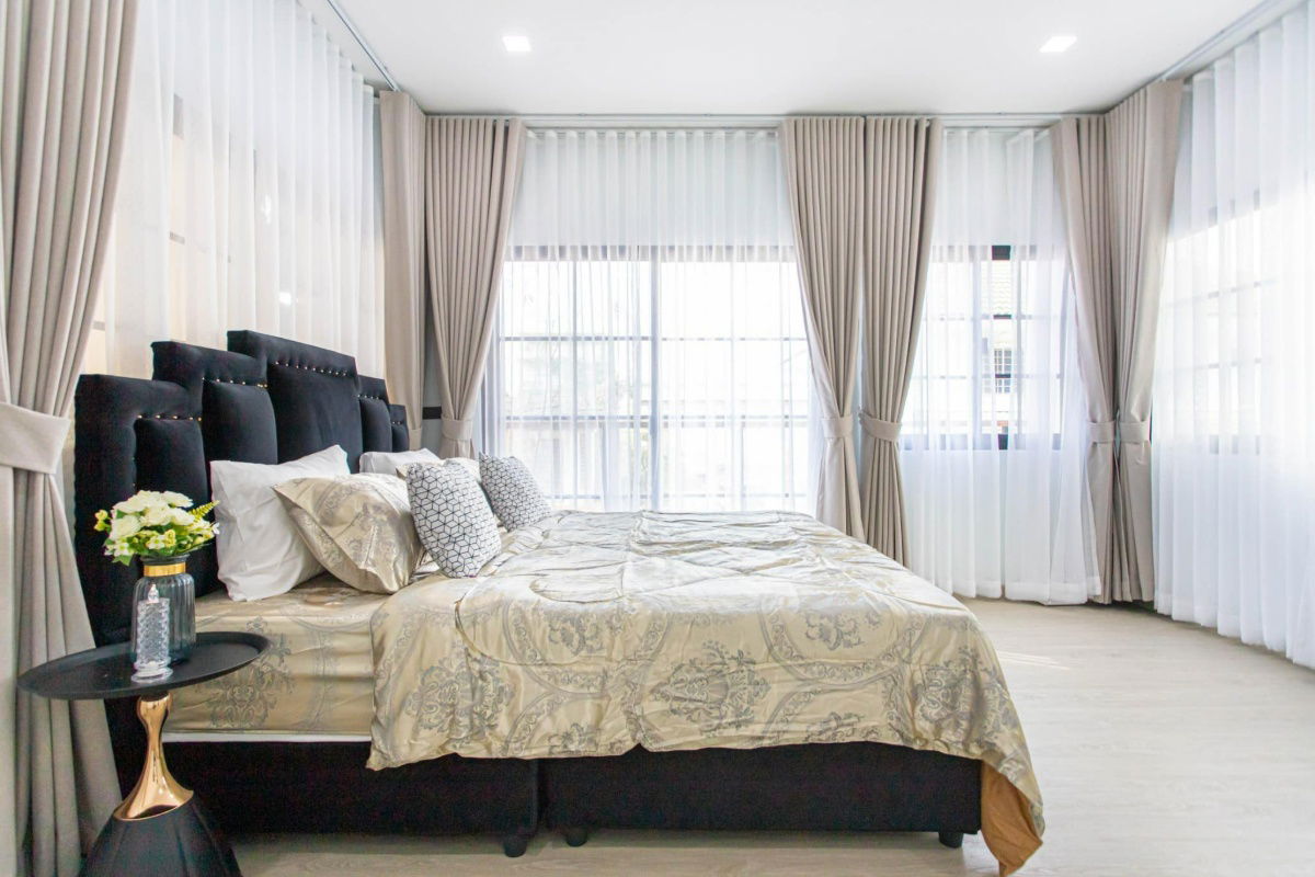 picture 🏡 Luxury pool villa for rent in Huai Khwang, 5 bedrooms with private pool. Interested? Line ID: @951qfbfi - 21/32
