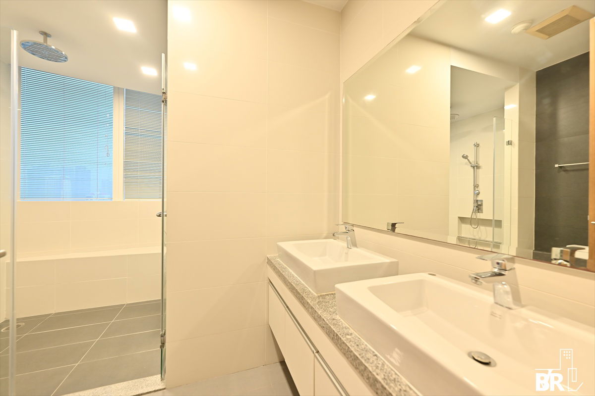 picture   Millennium Residence ✨ Spacious balcony with Pool View 🌊 Near BTS Asoke  - 20/21