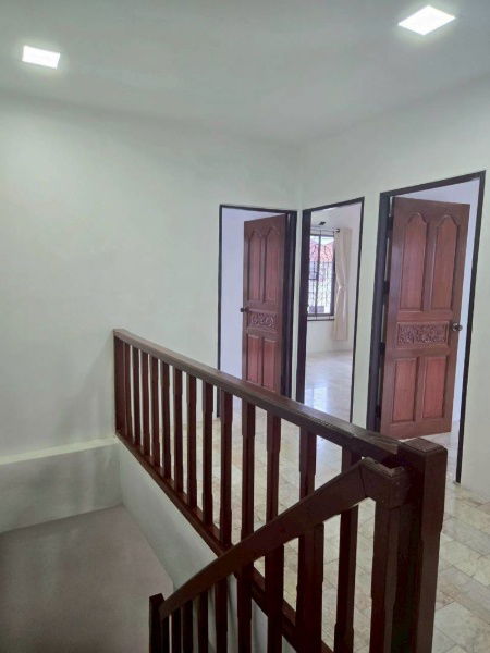 รูป U1365 ให้เช่าบ้านเดี่ยว 2 ชั้น หมู่บ้านพรธิสาร 8 ถนนธัญบุรี ปทุมธานี บ้านรีโนเวทใหม่ทั้งหลัง บ้านมีพื้นที่รอบบ้าน ทำเลดีเดินทางสะดวกเข้าออกได้หลายทาง   - รูปที่ 13/20