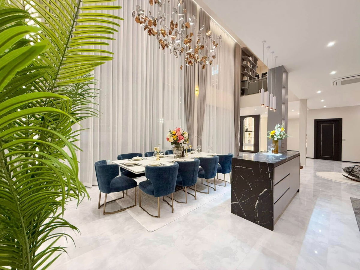 picture Luxury Modern Pool Villa – Pattaya Fully furnished and ready to move in. 5 Bedrooms | 7 BathroomsPrice: THB 24.9 million - 11/18