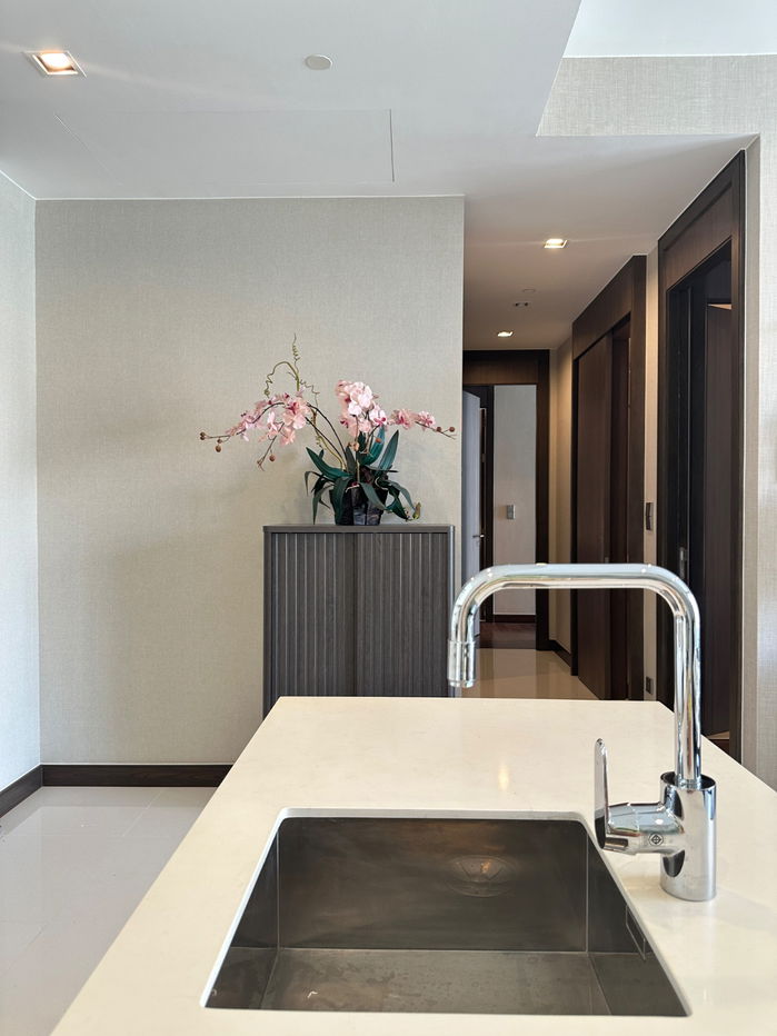 picture Newsroom ❤️ Q1 Sukhumvit Luxury condominium BTS nana contact Line: katk03 - 7/29
