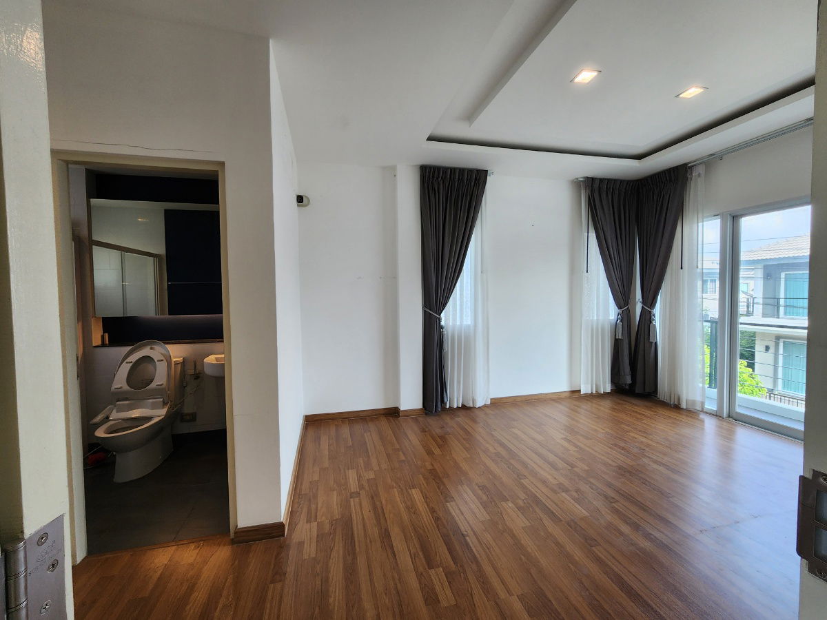 รูป ลดราคา**ขายบ้านเดี่ยว ใกล้โรงเรียนนานาชาติเด่นหล้า 5-7 นาที ในราคา 6.5 ล้านบาท(ราคาดีมาก)** 4 ห้องนอน 3 ห้องน้ำ 3 ที่จอดรถ มีส่วนกลางให้ใช้ - รูปที่ 22/77