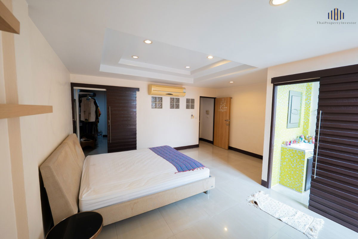 picture For sale: 4-storey residential building / shophouse with a private rooftop, located in Soi Punnawithi 21 - 17/24