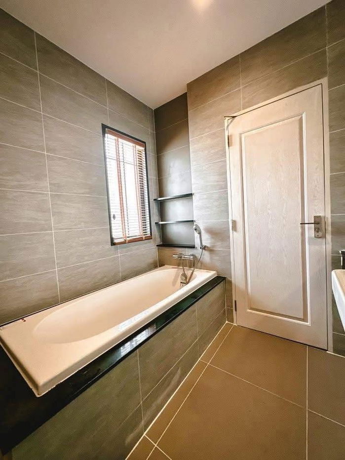 picture Single house for rent ✨ Bangkok Boulevard Rangsit ✨ 5 bedrooms, 3 bathrooms, fully furnished and equipped with appliances - 10/11