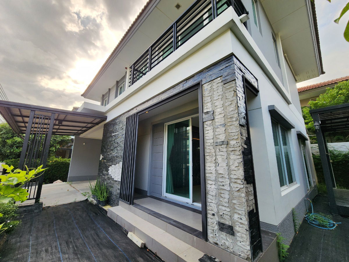 รูป ลดราคา**ขายบ้านเดี่ยว ใกล้โรงเรียนนานาชาติเด่นหล้า 5-7 นาที ในราคา 6.5 ล้านบาท(ราคาดีมาก)** 4 ห้องนอน 3 ห้องน้ำ 3 ที่จอดรถ มีส่วนกลางให้ใช้ - รูปที่ 2/77