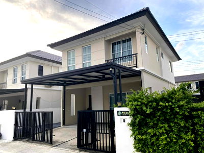 Twin houses for rent Pathumthani : Phruksa Rangsit Avenue Only 56 units in the entire community! Quiet, private, but still close to food sources and all conveniences.