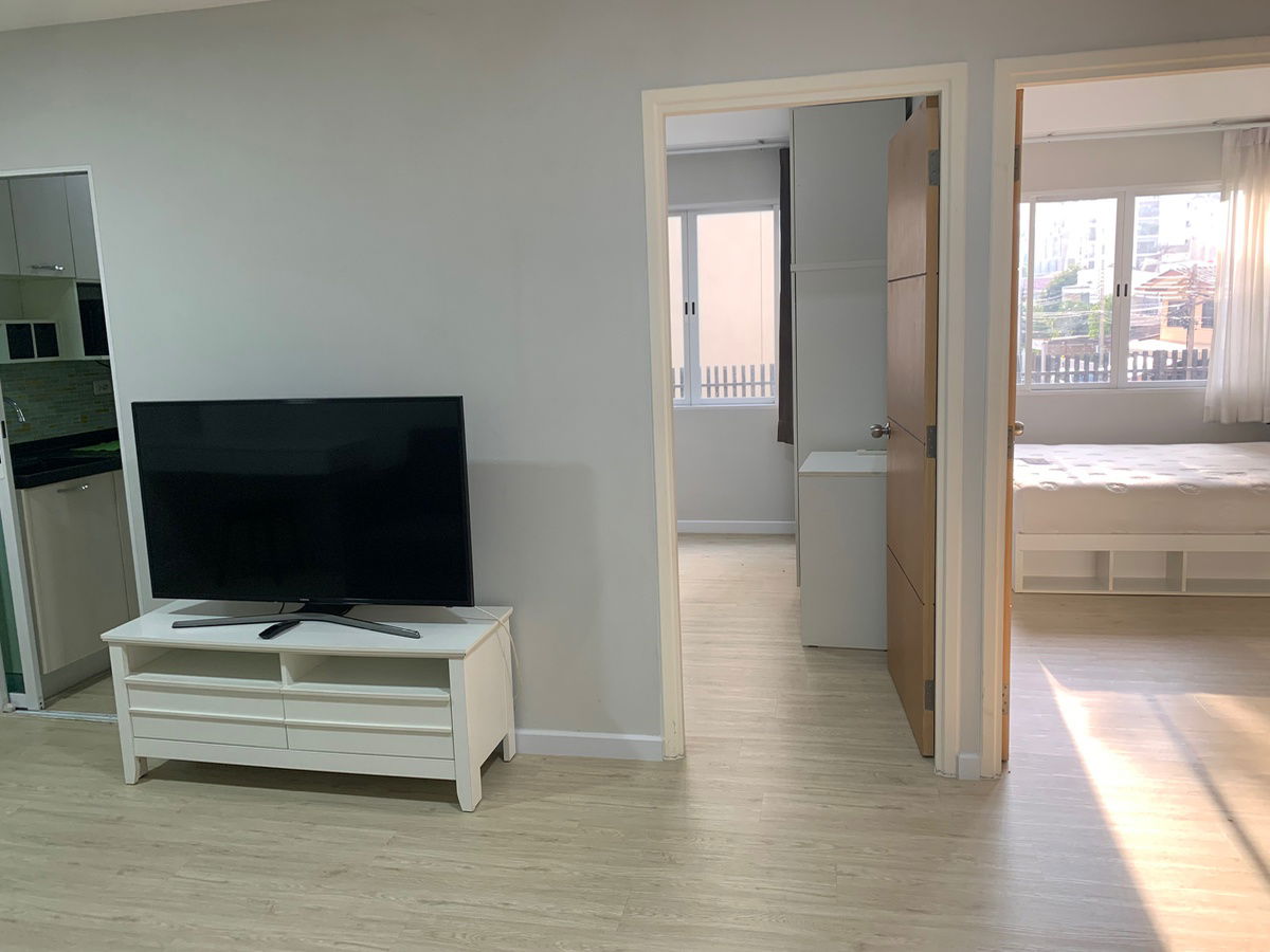 picture 📣 Ratchada 19 Condo for rent, 2 bedrooms, 1 bathroom, near MRT Ratchada and MRT Lat Phrao, only 700 meters, 8-minute walk,refrigerator, microwave, TV - 1/12
