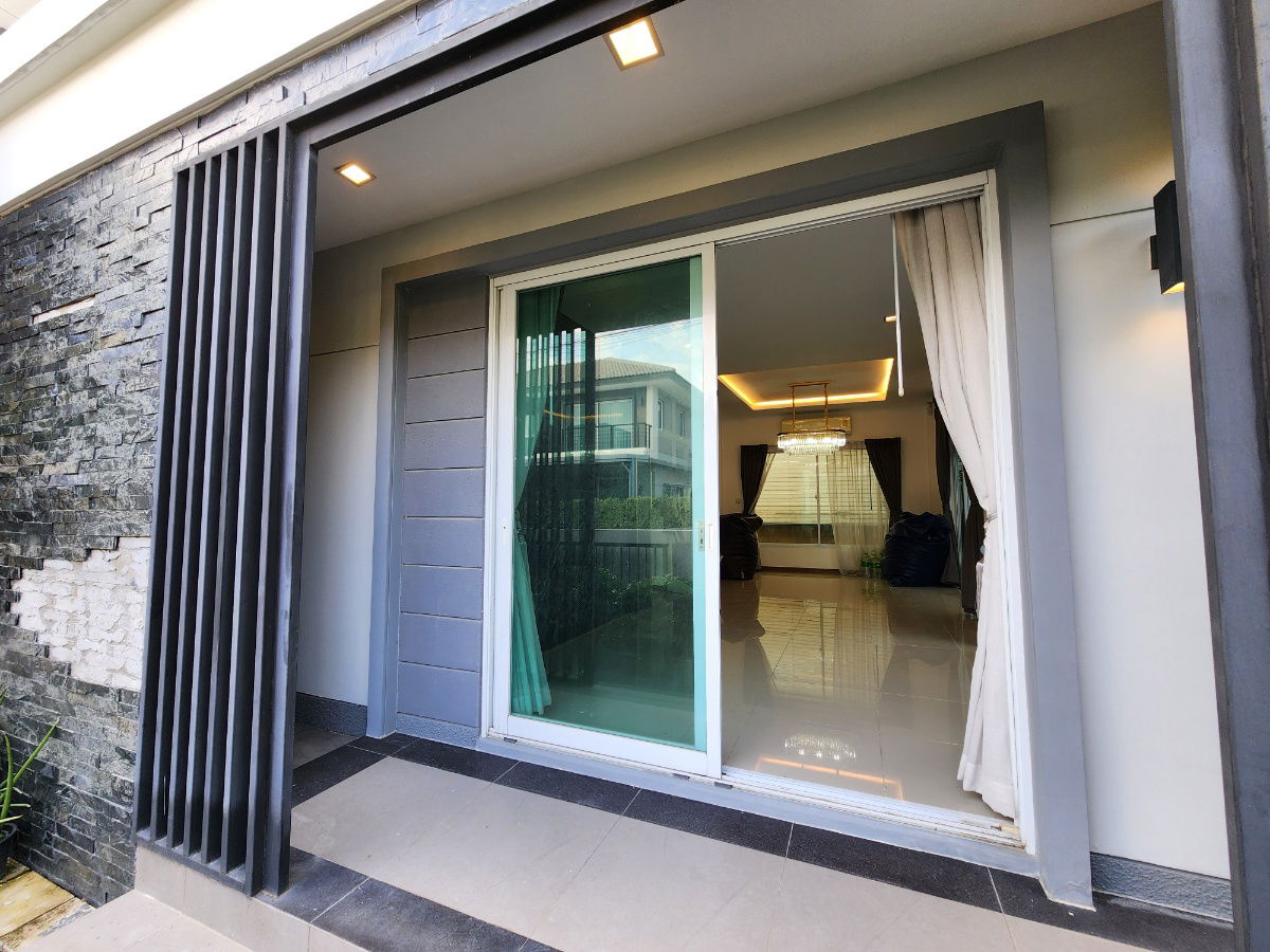 รูป ลดราคา**ขายบ้านเดี่ยว ใกล้โรงเรียนนานาชาติเด่นหล้า 5-7 นาที ในราคา 6.5 ล้านบาท(ราคาดีมาก)** 4 ห้องนอน 3 ห้องน้ำ 3 ที่จอดรถ มีส่วนกลางให้ใช้ - รูปที่ 9/77