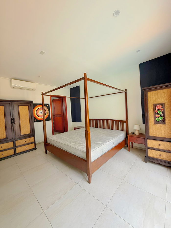 รูป บ้านเดี่ยวให้เช่า – หมู่บ้าน Siam Royal View 3 ห้องนอน  4 ห้องน้ำ  80,000 บาท/เดือน (รวมค่าดูแลสระว่ายน้ำและสวนแล้ว) - รูปที่ 10/17
