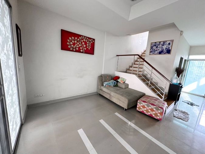 3-bed townhouse for sale, 165 sqm, 21.2 sq wah, Baan Klang Muang Urbanion Rama9 - Wongwaen