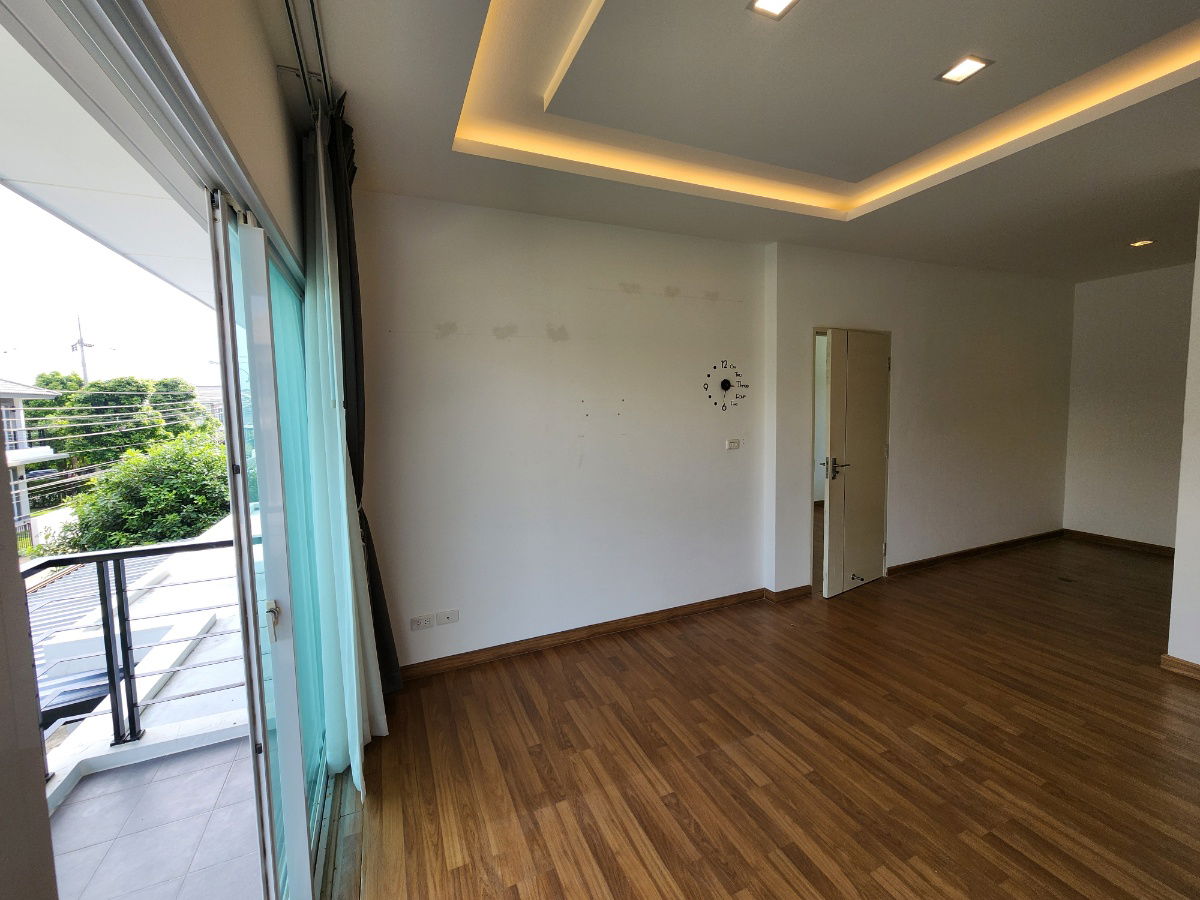 รูป ลดราคา**ขายบ้านเดี่ยว ใกล้โรงเรียนนานาชาติเด่นหล้า 5-7 นาที ในราคา 6.5 ล้านบาท(ราคาดีมาก)** 4 ห้องนอน 3 ห้องน้ำ 3 ที่จอดรถ มีส่วนกลางให้ใช้ - รูปที่ 50/77