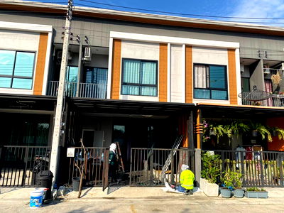 ทาวน์โฮม ลาดหลุมแก้ว ปทุมธานี : ทาวน์เฮาส์ 2 ชั้น สุดคุ้ม พร้อมอยู่  หมู่บ้านเทอร์ร่า วิลล์ | ทำเลดี เดินทางสะดวก | ราคาถูกที่สุดในโครงการ!