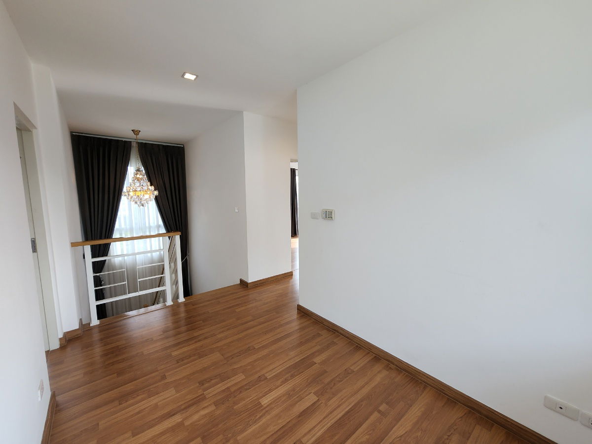 รูป ลดราคา**ขายบ้านเดี่ยว ใกล้โรงเรียนนานาชาติเด่นหล้า 5-7 นาที ในราคา 6.5 ล้านบาท(ราคาดีมาก)** 4 ห้องนอน 3 ห้องน้ำ 3 ที่จอดรถ มีส่วนกลางให้ใช้ - รูปที่ 36/77