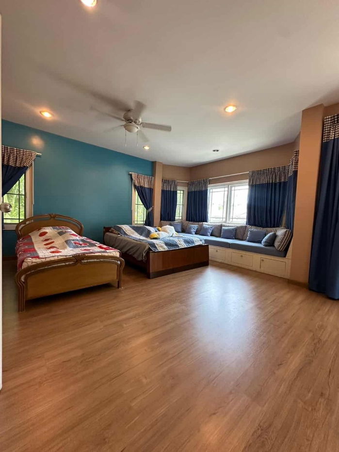 รูป ขาย บ้านเดี่ยว – ซอยแบริ่ง 26 (Fantasia Villa) บ้านมุมโครงการ บรรยากาศสงบ - รูปที่ 4/8