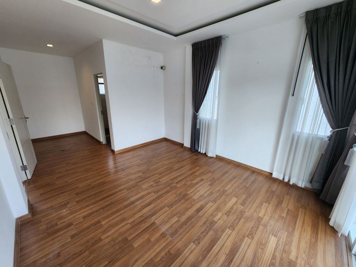 รูป ลดราคา**ขายบ้านเดี่ยว ใกล้โรงเรียนนานาชาติเด่นหล้า 5-7 นาที ในราคา 6.5 ล้านบาท(ราคาดีมาก)** 4 ห้องนอน 3 ห้องน้ำ 3 ที่จอดรถ มีส่วนกลางให้ใช้ - รูปที่ 25/77